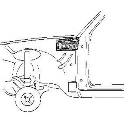 Tôle à côté du montant de porte. Côté droit